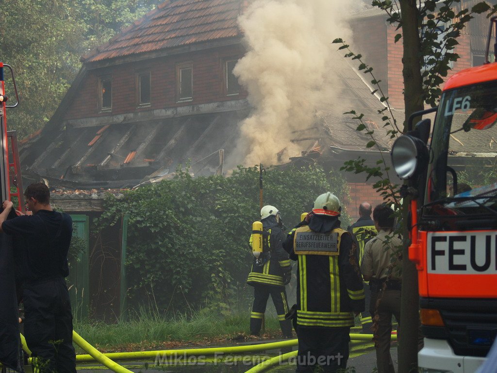 Brand Schuetzenhof Neusser Landstr P6306.JPG